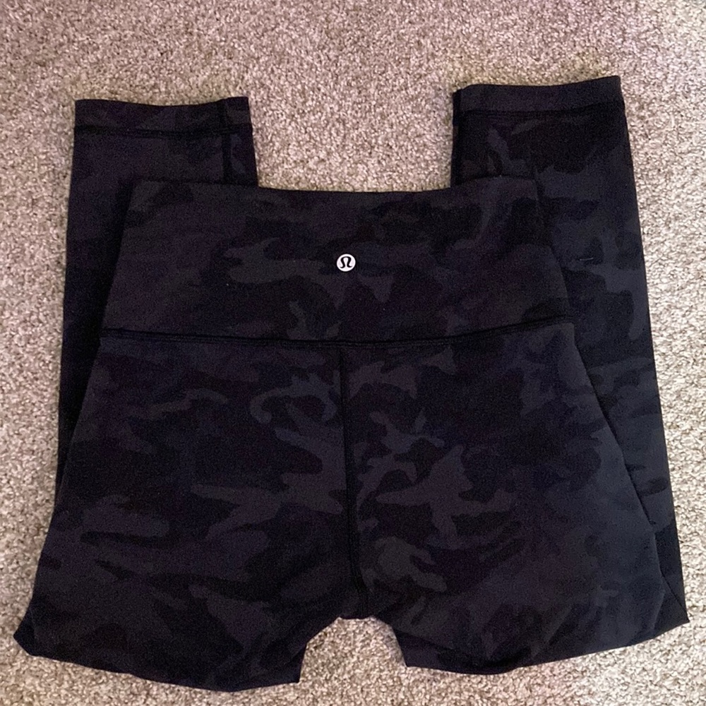 Lululemon camo leggings (cropped)